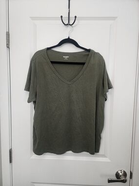 3/$25 Old Navy Olive Green V-Neck Short Sleeve Tee